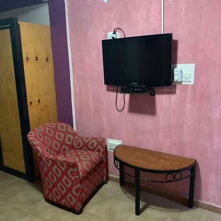 Vlv International Guest House โคโลลิ ภายนอก รูปภาพ