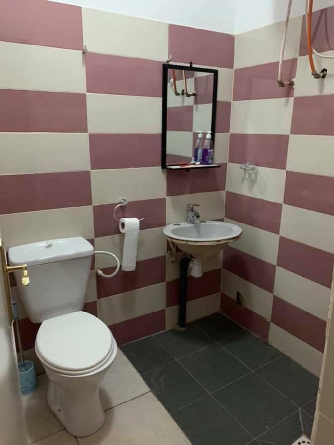 Vlv International Guest House โคโลลิ ภายนอก รูปภาพ